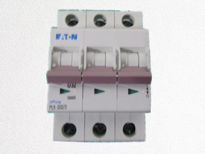 伊頓小型斷路器 PL9-D32/3